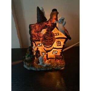 VTG Spooky Halloween Scene Light up Ceramic House Ghost And Ghouls 8"x6"